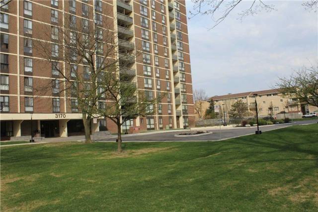 803 - 3170 Kirwin Ave, Condo with 3 bedrooms, 2 bathrooms and 1 parking in Mississauga ON | Image 1