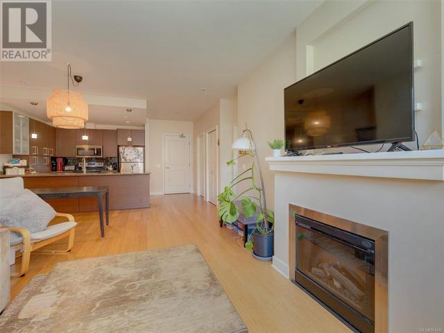 202 - 4394 West Saanich Rd, Condo with 2 bedrooms, 2 bathrooms and 1 parking in Saanich BC | Image 5