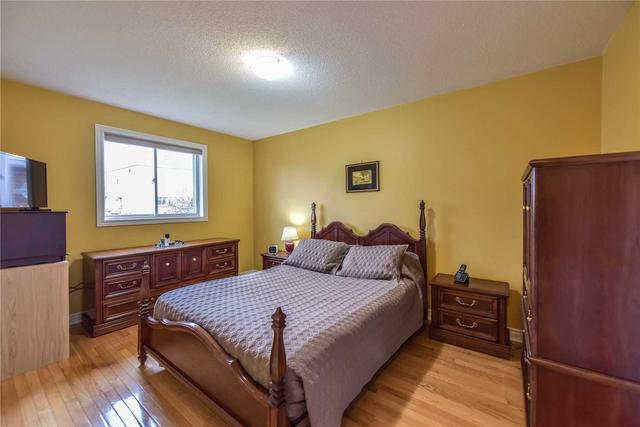 20 Jackson St, House detached with 2 bedrooms, 2 bathrooms and 3 parking in Barrie ON | Image 11