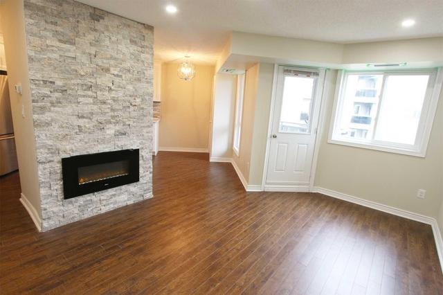 92 - 2001 Bonnymede Dr, Condo with 2 bedrooms, 1 bathrooms and 1 parking in Mississauga ON | Image 4