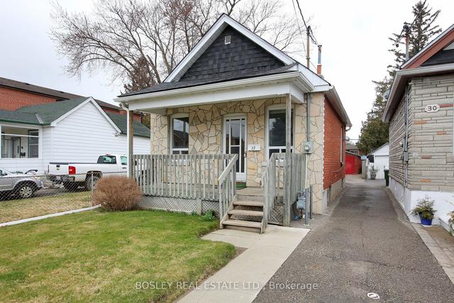 32 Pendeen Ave, House detached with 2 bedrooms, 1 bathrooms and 2 parking in Toronto ON | Image 1