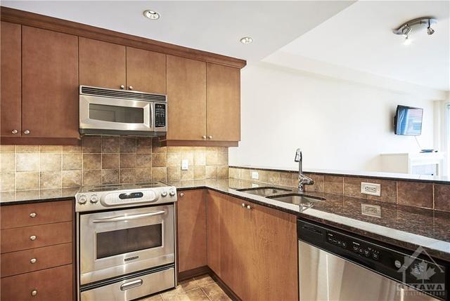 402 - 700 Sussex Drive, Condo with 2 bedrooms, 2 bathrooms and 1 parking in Ottawa ON | Image 4