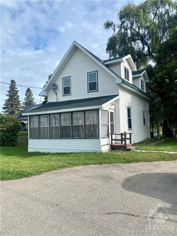 8286 County Road 42 Road, House detached with 2 bedrooms, 2 bathrooms and 4 parking in Rideau Lakes ON | Image 3