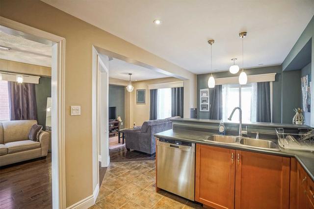 906 Isaac Phillips Way, House semidetached with 3 bedrooms, 3 bathrooms and 3 parking in Newmarket ON | Image 3