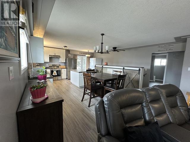 10219 104 Avenue, House detached with 3 bedrooms, 2 bathrooms and null parking in Fort St. John BC | Image 4