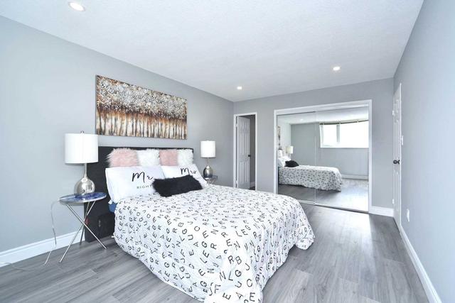 2005 - 260 Scarlett Rd, Condo with 2 bedrooms, 2 bathrooms and 1 parking in Toronto ON | Image 8