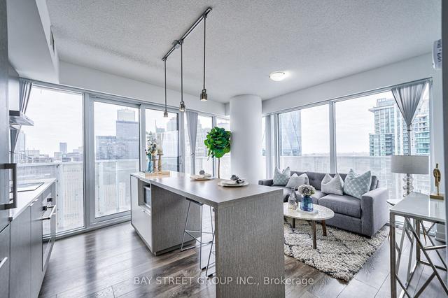 4304 - 88 Harbour St, Condo with 2 bedrooms, 2 bathrooms and 0 parking in Toronto ON | Image 6