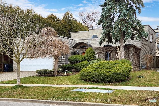 20 Montressor Dr, House detached with 4 bedrooms, 5 bathrooms and 4 parking in Toronto ON | Image 1