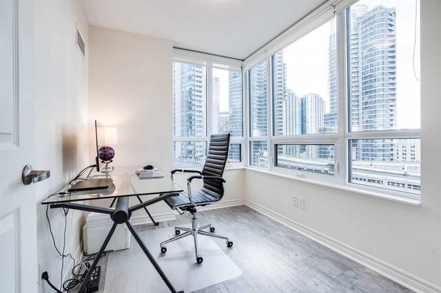 1207 - 25 Lower Simcoe St, Condo with 2 bedrooms, 2 bathrooms and 1 parking in Toronto ON | Image 10