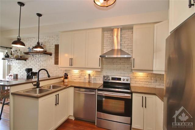504 Rannoch Private, Townhouse with 3 bedrooms, 3 bathrooms and 2 parking in Ottawa ON | Image 12