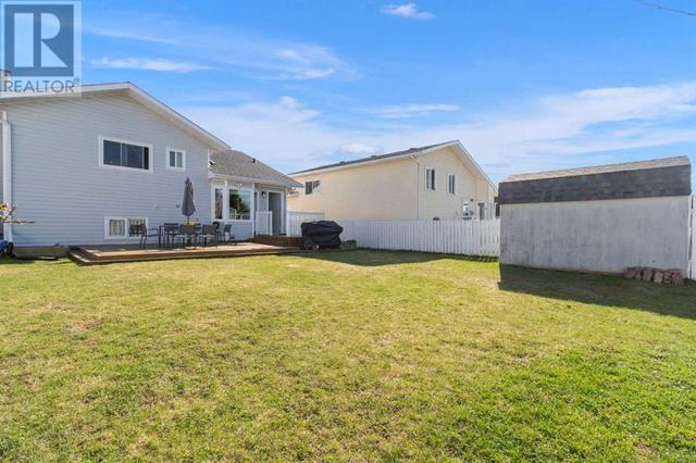 9618 64 Avenue Avenue, House detached with 4 bedrooms, 3 bathrooms and 3 parking in Grande Prairie AB | Image 2