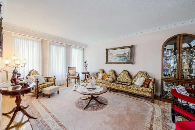19 Tannery Crt, House detached with 4 bedrooms, 4 bathrooms and 9 parking in Richmond Hill ON | Image 5