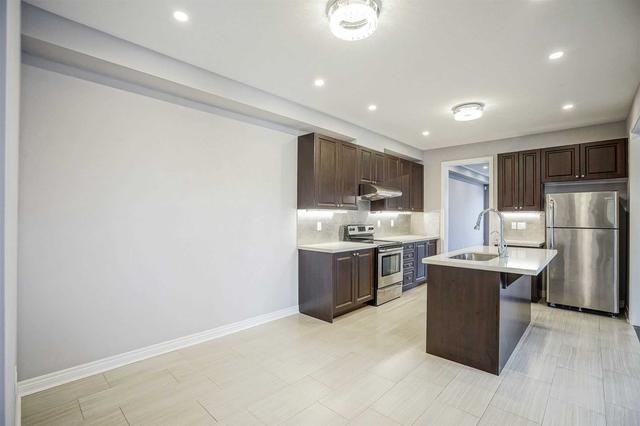 165 Harbord St, House attached with 4 bedrooms, 3 bathrooms and 3 parking in Markham ON | Image 2