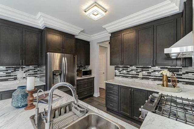 74 Villadowns Tr, House semidetached with 3 bedrooms, 3 bathrooms and 3 parking in Brampton ON | Image 4