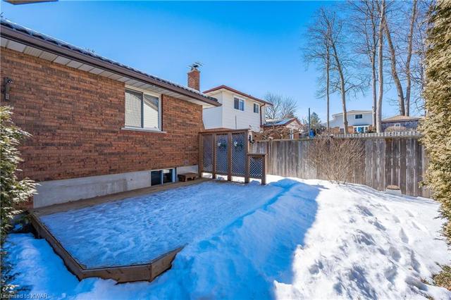 123 Sandsprings Crescent, House detached with 3 bedrooms, 2 bathrooms and 4 parking in Kitchener ON | Image 39