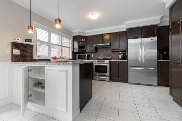 563 Gervais Terr, House attached with 2 bedrooms, 3 bathrooms and 3 parking in Milton ON | Image 11