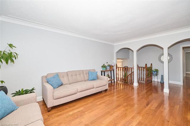 31 Rose Crescent, House detached with 4 bedrooms, 2 bathrooms and 4 parking in Hamilton ON | Image 2