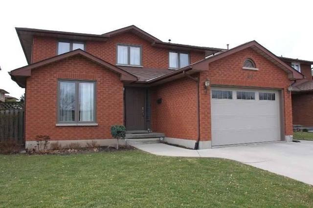 66 Sandy Dr, House detached with 3 bedrooms, 3 bathrooms and 2 parking in Hamilton ON | Image 1