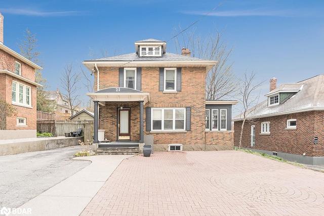 21 Poyntz Street, House detached with 4 bedrooms, 2 bathrooms and 5 parking in Barrie ON | Image 1