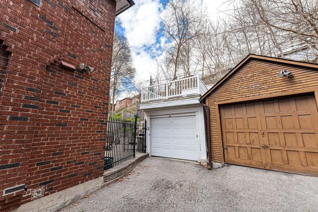 27 Parkview Gdns, House detached with 3 bedrooms, 3 bathrooms and 2 parking in Toronto ON | Image 20