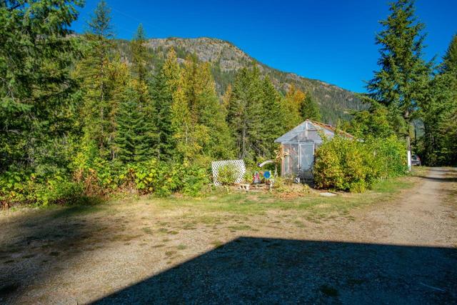 1110 Highway 22, House detached with 3 bedrooms, 1 bathrooms and null parking in Kootenay Boundary B BC | Image 31