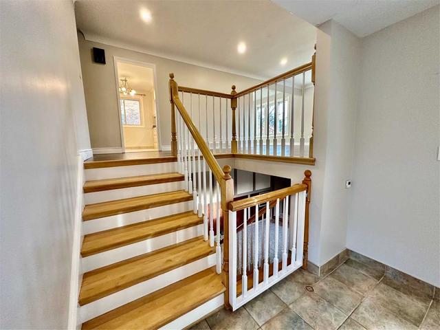 2530 Noella Crt, House detached with 3 bedrooms, 2 bathrooms and 6 parking in Niagara Falls ON | Image 2