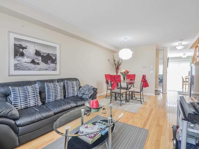 25 - 840 Scollard Crt, Townhouse with 3 bedrooms, 2 bathrooms and 2 parking in Mississauga ON | Image 6