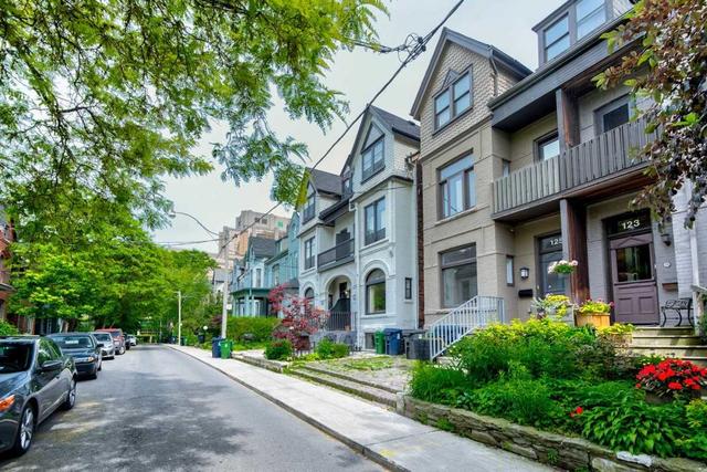 125 Collier St, House semidetached with 5 bedrooms, 3 bathrooms and 0 parking in Toronto ON | Image 1