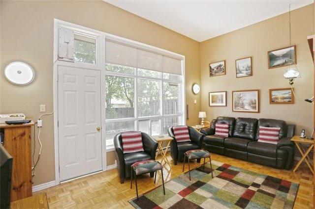 41 Briar Path, Townhouse with 3 bedrooms, 2 bathrooms and 2 parking in Brampton ON | Image 4