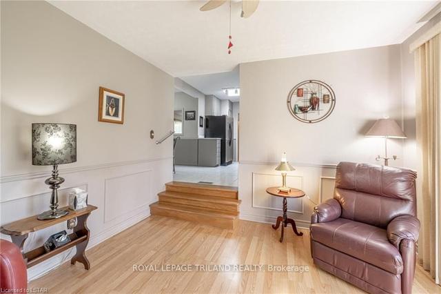 1378 Collingwood Ave, House detached with 2 bedrooms, 2 bathrooms and 4 parking in London ON | Image 9