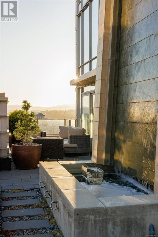 100 ft water feature on terrace | Image 33
