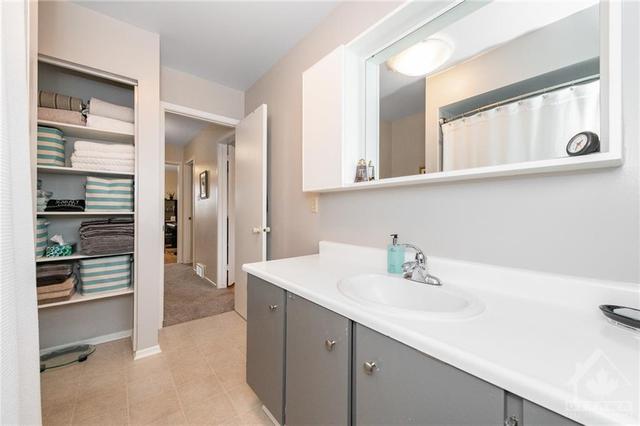 1521 Fisher Avenue, Townhouse with 3 bedrooms, 3 bathrooms and 1 parking in Ottawa ON | Image 22