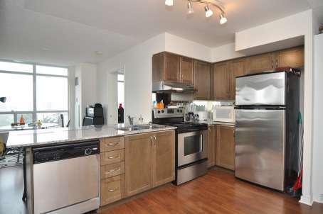 1014 - 225 Wellesley St E, Condo with 2 bedrooms, 2 bathrooms and 1 parking in Toronto ON | Image 3
