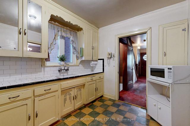 193 Sixth St, House detached with 4 bedrooms, 2 bathrooms and 1 parking in Toronto ON | Image 4