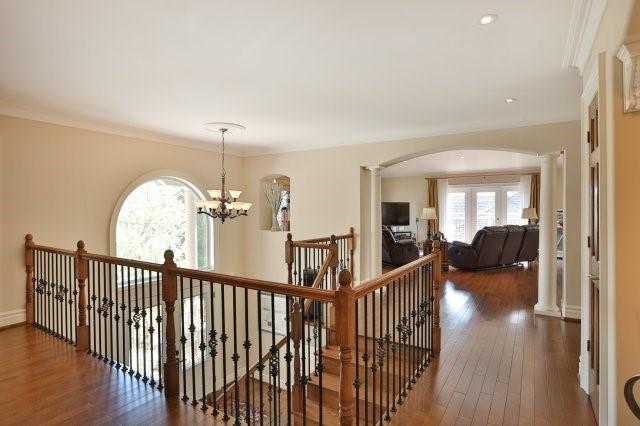 872 Danforth Pl, House detached with 3 bedrooms, 4 bathrooms and 6 parking in Burlington ON | Image 2