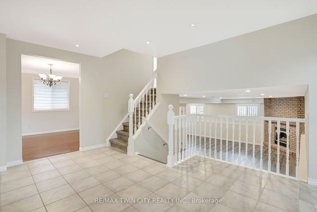 235 Dartmoor Cres, House detached with 2 bedrooms, 2 bathrooms and 6 parking in Waterloo ON | Image 3