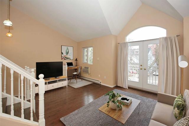 b - 11 Walter St, Townhouse with 2 bedrooms, 1 bathrooms and 1 parking in Toronto ON | Image 1