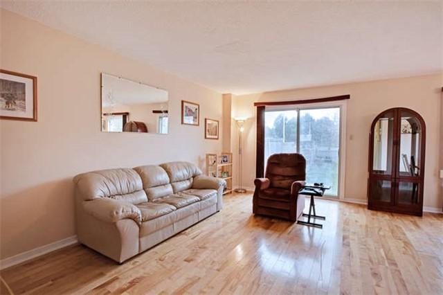 156 Snowshoe Cres, House attached with 4 bedrooms, 2 bathrooms and 2 parking in Markham ON | Image 5