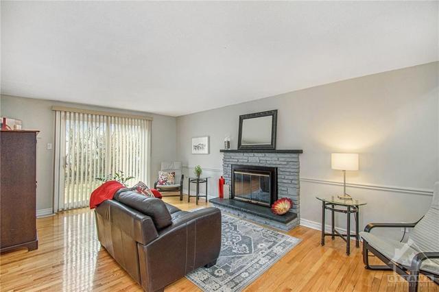41 Parkwood Crescent, House detached with 4 bedrooms, 2 bathrooms and 4 parking in Ottawa ON | Image 12