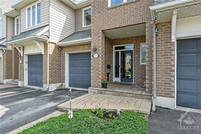 2482 Regatta Avenue, Townhouse with 3 bedrooms, 3 bathrooms and 3 parking in Ottawa ON | Image 2