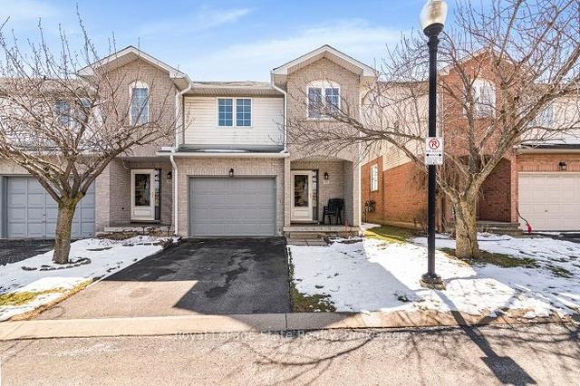 32 - 800 Paramount Dr, Townhouse with 3 bedrooms, 3 bathrooms and 2 parking in Hamilton ON | Image 1