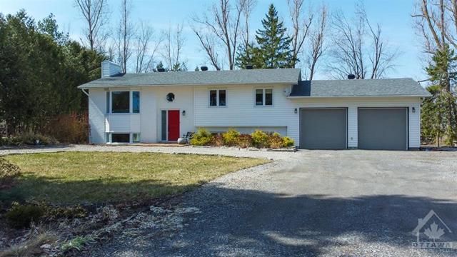 3800 Dalmac Road, House detached with 4 bedrooms, 2 bathrooms and 10 parking in Ottawa ON | Image 1