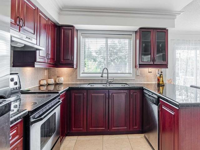 29 Andrika Crt, House attached with 3 bedrooms, 3 bathrooms and 5 parking in Mississauga ON | Image 4