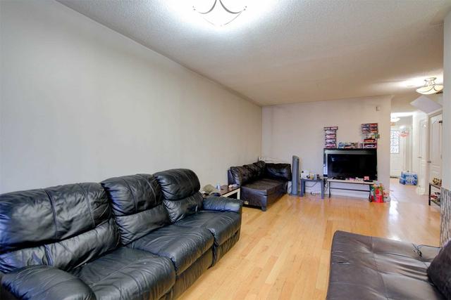 698 Rossellini Dr, House attached with 3 bedrooms, 4 bathrooms and 3 parking in Mississauga ON | Image 2