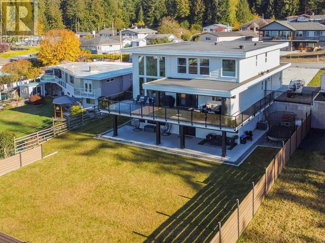 3551 Selkirk Ave, House detached with 5 bedrooms, 4 bathrooms and null parking in Powell River BC | Image 9