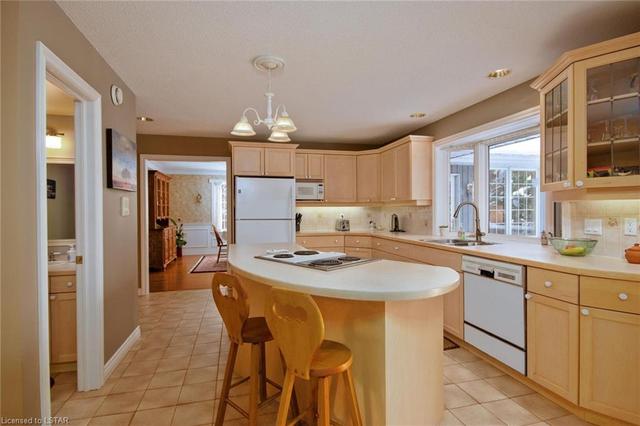 10341 Maplewood Avenue, House detached with 4 bedrooms, 2 bathrooms and 6 parking in Lambton Shores ON | Image 12