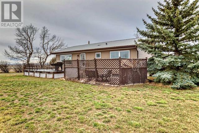 216027 562 Avenue E, House detached with 3 bedrooms, 2 bathrooms and null parking in Foothills County AB | Image 2