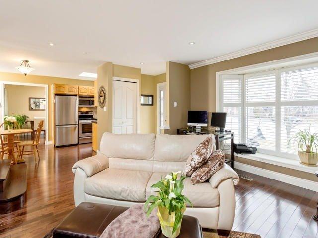 855 Edison Crt, House detached with 3 bedrooms, 2 bathrooms and 3 parking in Milton ON | Image 6