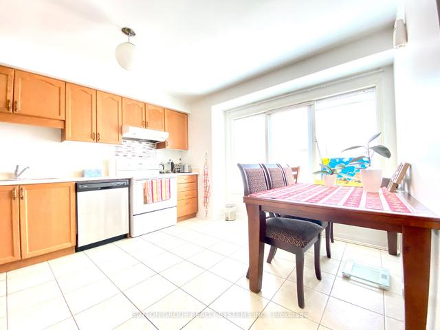 271 - 3030 Breakwater Crt, Townhouse with 3 bedrooms, 2 bathrooms and 2 parking in Mississauga ON | Image 2