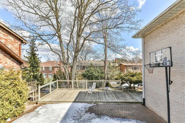 111 Bannatyne Dr, House detached with 5 bedrooms, 3 bathrooms and 4 parking in Toronto ON | Image 10